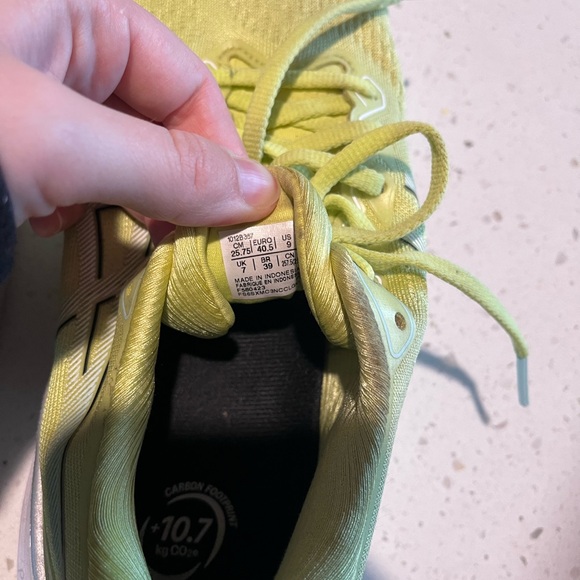 ASICS GEL-KAYANO 30 in Glow Yellow/White - Picture 6 of 7